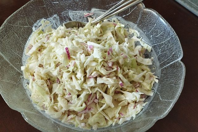 Hausgemachter Weißkohlsalat nach Großmutters Art von Zitterspinne| Chefkoch