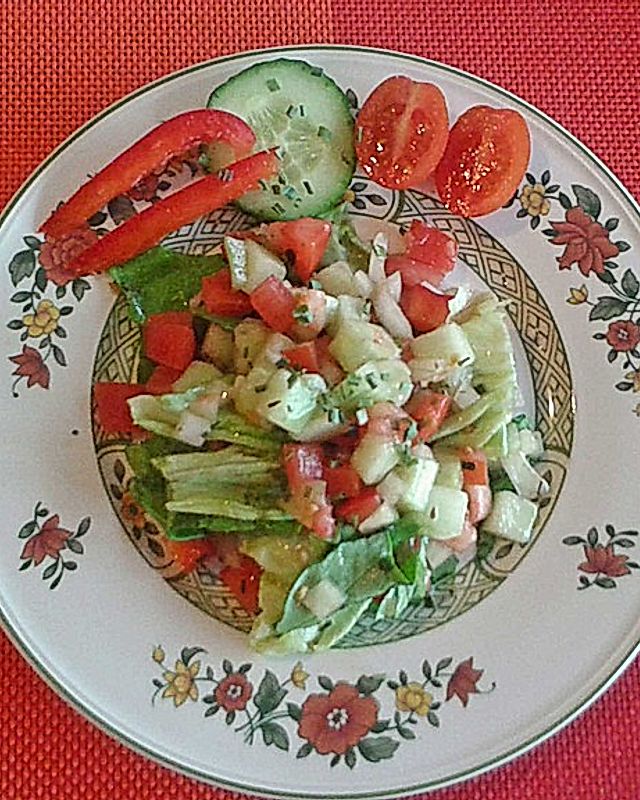 Syrischer Gurken-Tomaten-Salat