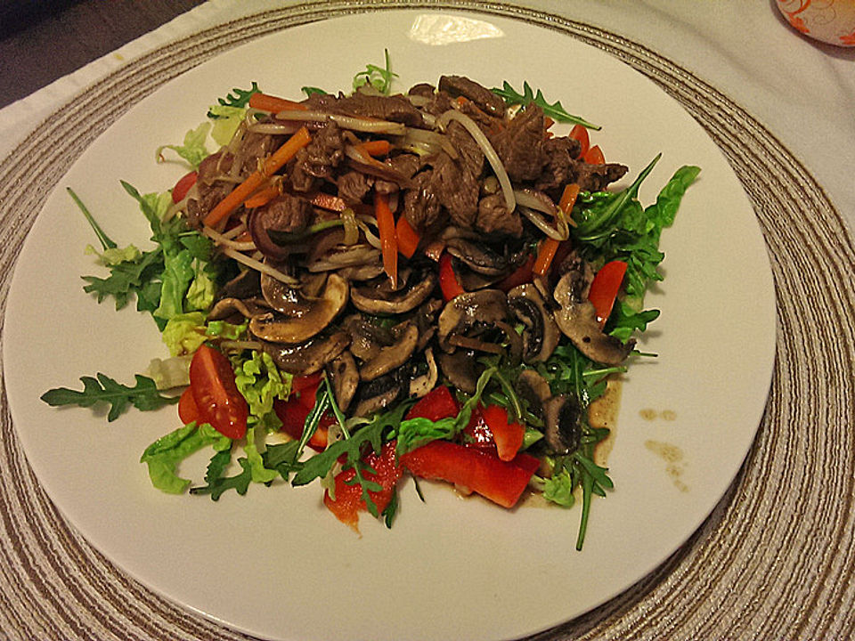 Salat Asiaart mit Rinderfiletstreifen von Biba14089| Chefkoch