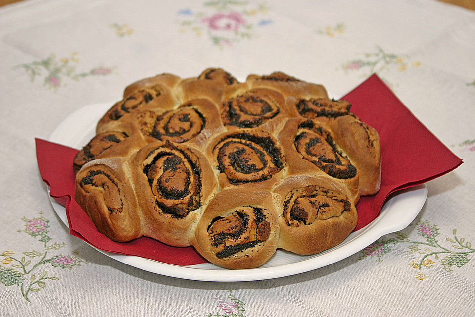 Rosenkuchen - Mohnschnecken im Kranz