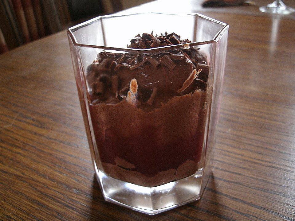 Gestrudelter Schoko-Kirsch-Becher von KochMaus667| Chefkoch