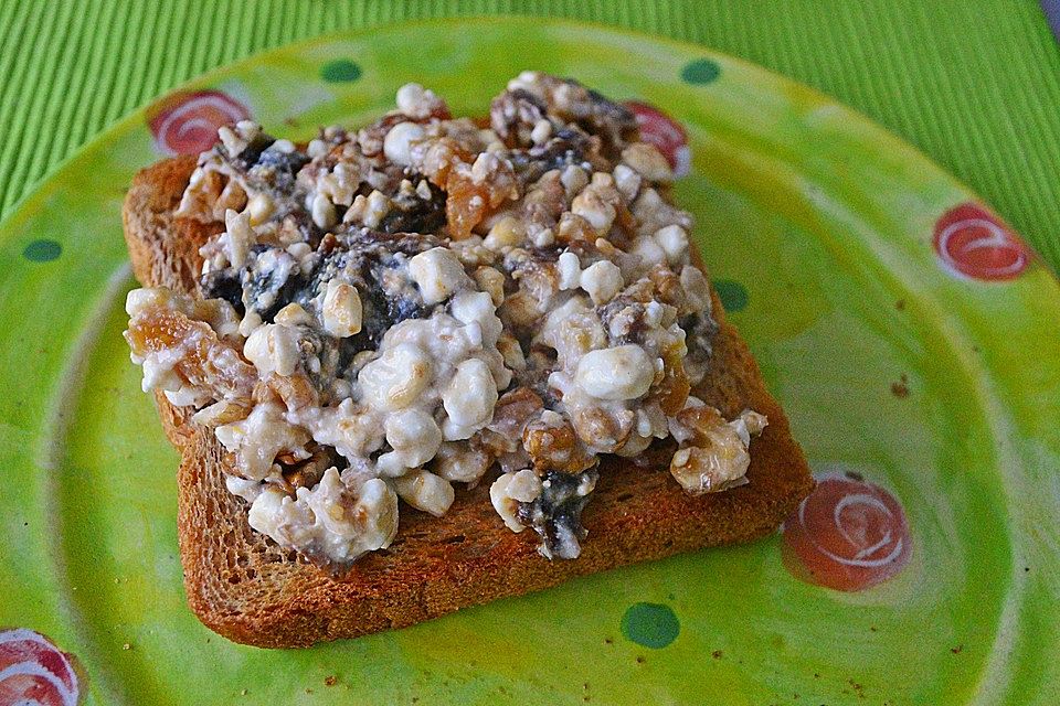 Smokeys Dörrfucht-Hüttenkäse auf getoastetem Vollkornbrot