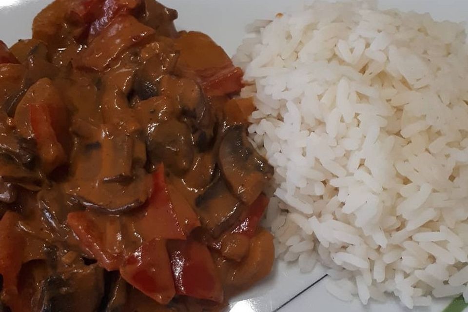 Paprika-Champignon-Sahnegemüse mit Basmatireis