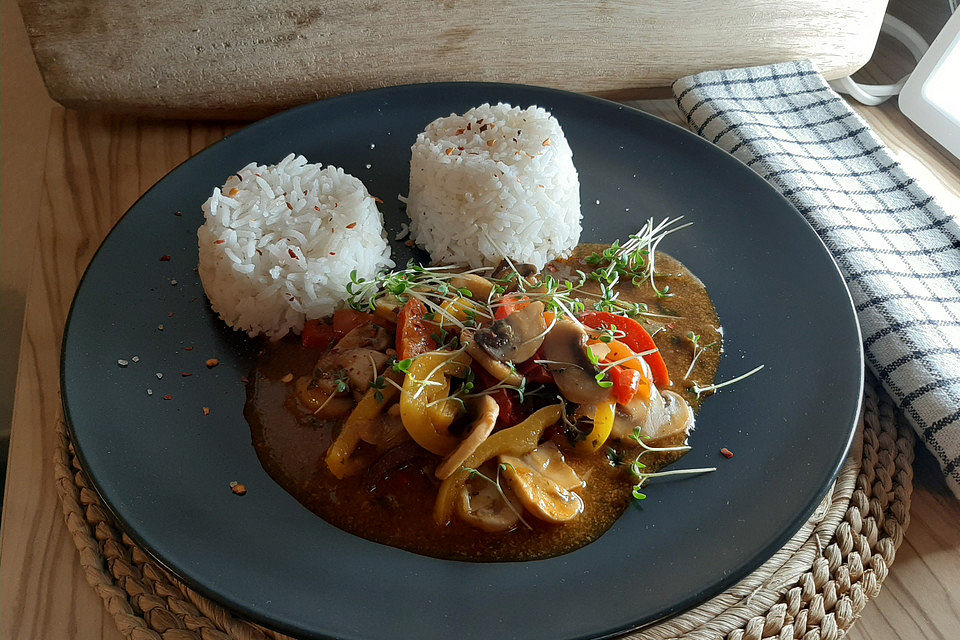 Paprika-Champignon-Sahnegemüse mit Basmatireis