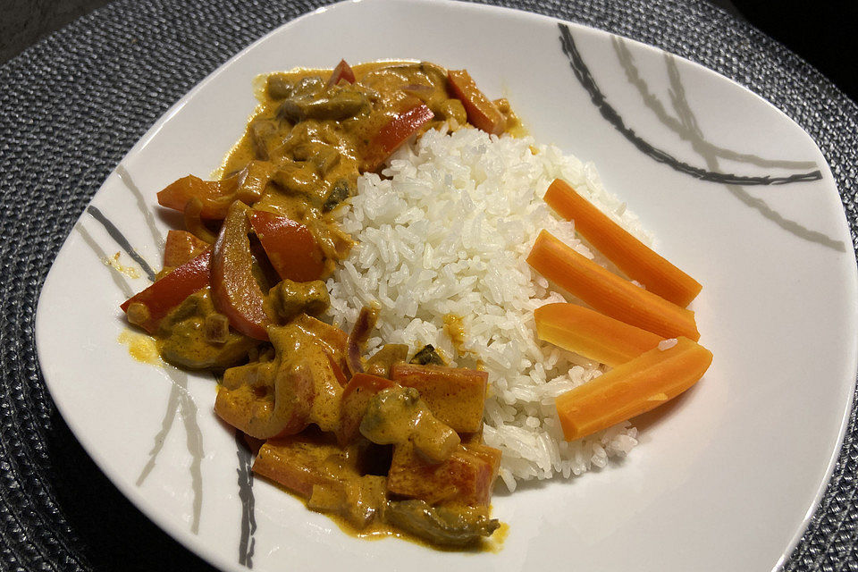 Paprika-Champignon-Sahnegemüse mit Basmatireis