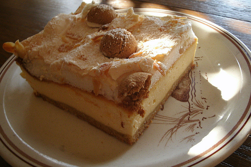 Amaretto-Käsekuchen mit Baiser Amaretto-Käsekuchen mit Baiser