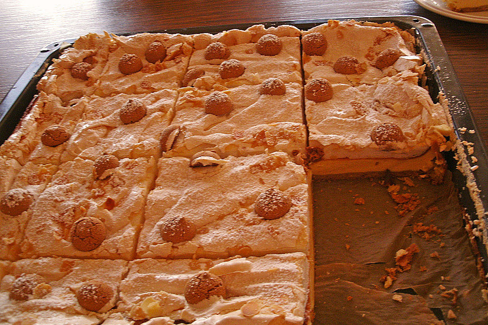 Amaretto-Käsekuchen mit Baiser Amaretto-Käsekuchen mit Baiser