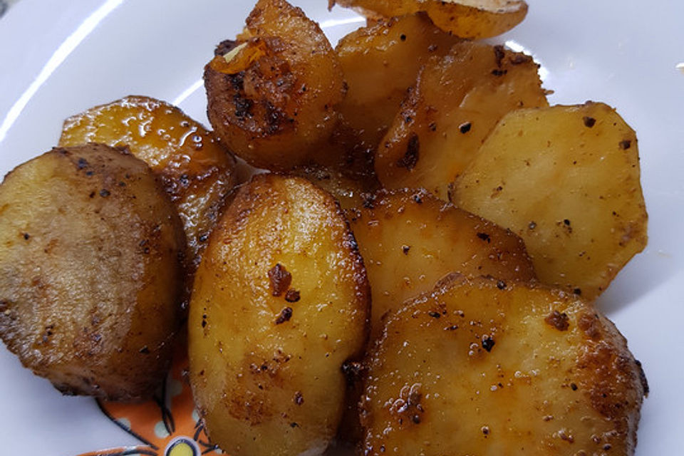 Amerikanische Parmesankartoffeln, im Ofen gebraten