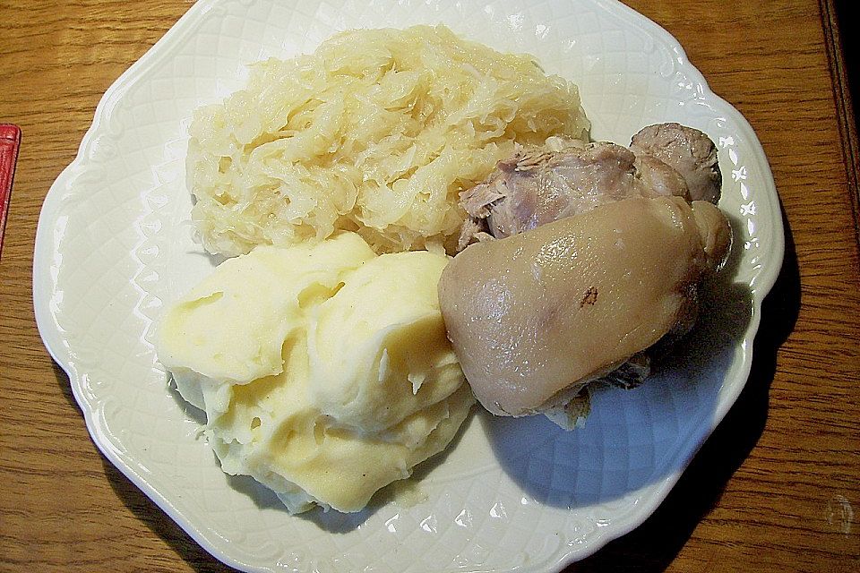 Eisbein auf Sauerkraut