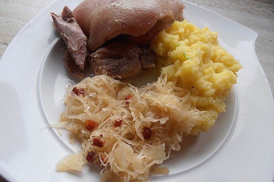 Eisbein auf Sauerkraut