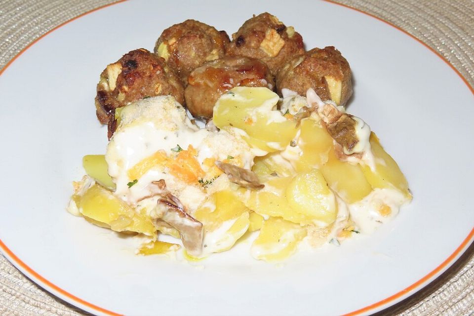 Kartoffelgratin mit Steinpilzen und Knoblauchsahne