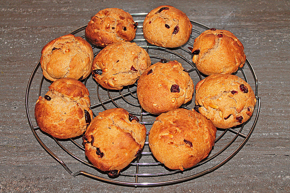 Süße Cranberry-Mandelbrötchen