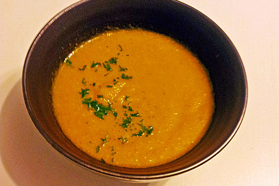 Würzige Süßkartoffel-Erdnuss-Suppe