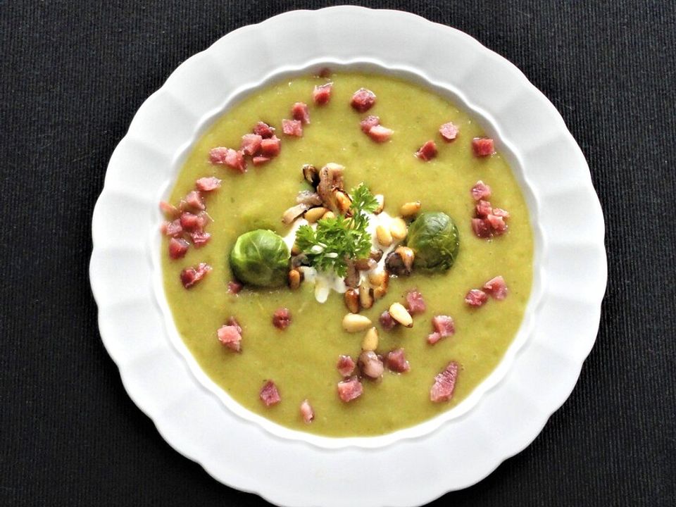 Rosenkohlsuppe mit Einlage von neunerlei| Chefkoch