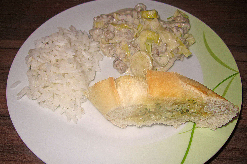 Hackfleischpfanne mit Lauch und Knoblauchsoße