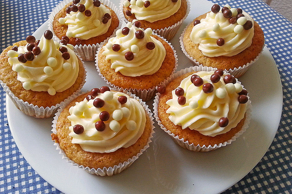 Fluffige Erdbeerjoghurt-Cupcakes mit Frischkäsetopping