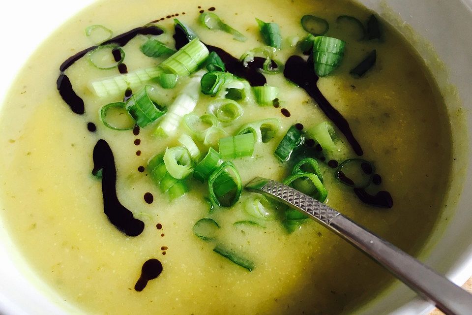 Zucchini-Kartoffel-Kokos-Suppe