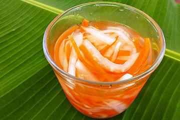 Do Chua - eingelegte Rettich- und Karottenstreifen aus Vietnam
