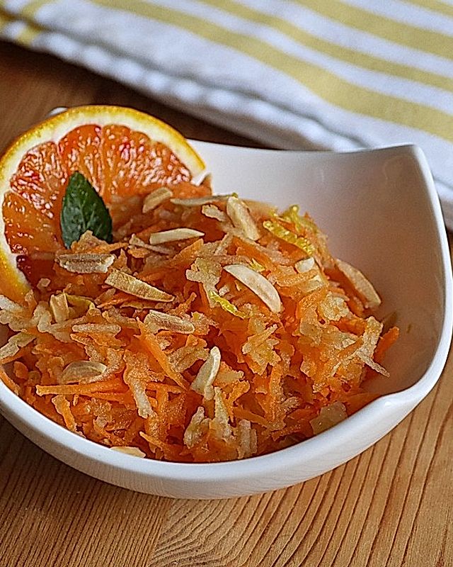 Möhren-Apfel-Salat mit Orangendressing
