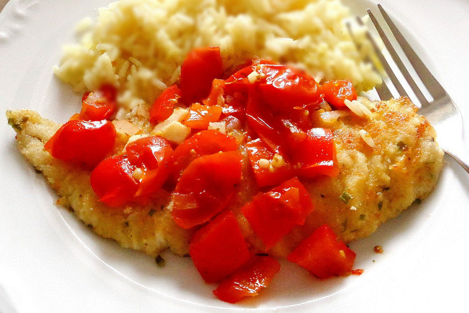 Paniertes Seelachsfilet mit Paprika-Zwiebeldecke