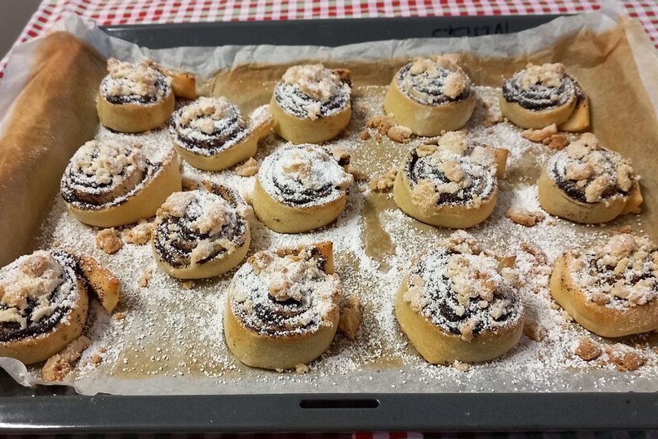 Mohn-Streuselschnecken