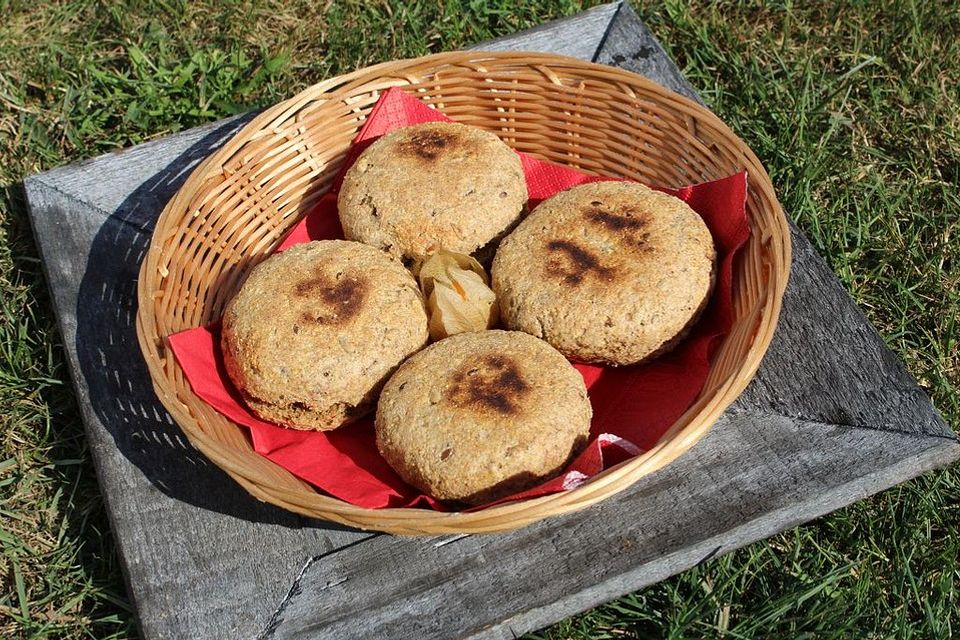 Schnelle Dinkelbrötchen aus der Pfanne