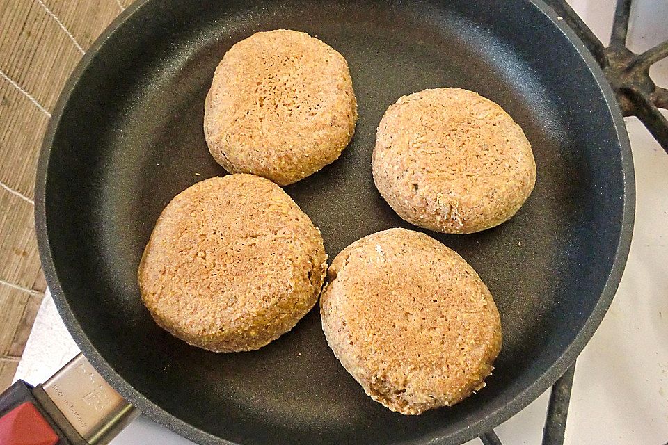 Schnelle Dinkelbrötchen aus der Pfanne