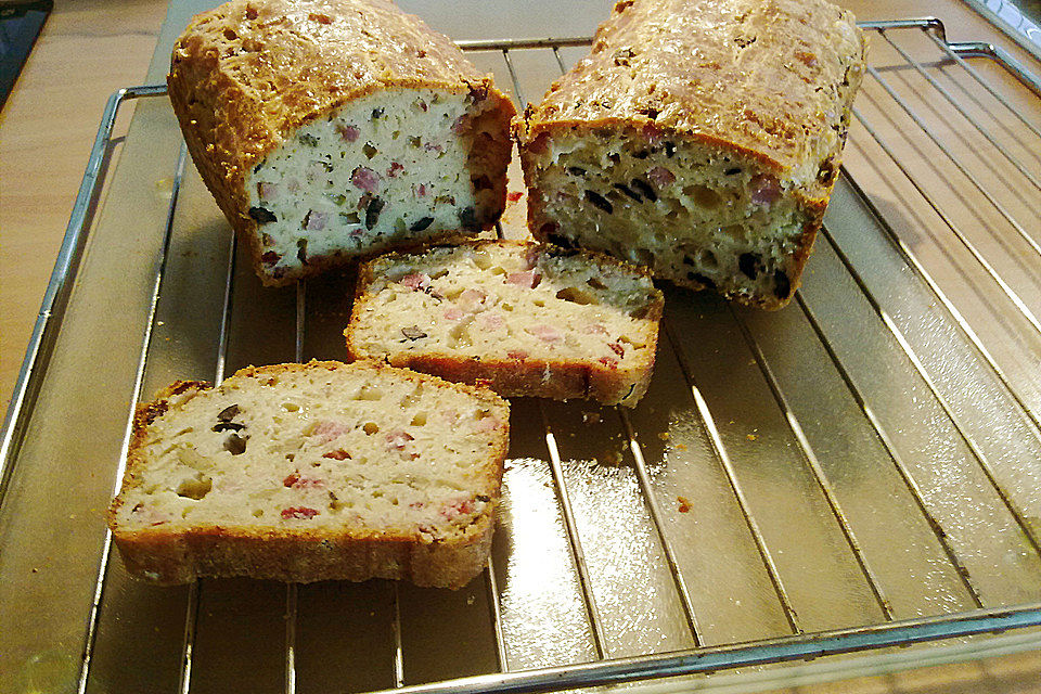 Cake aux olives et jambon