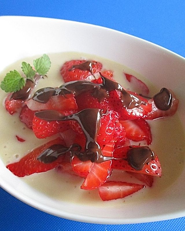 Joghurt-Mandelmilch mit Erdbeeren
