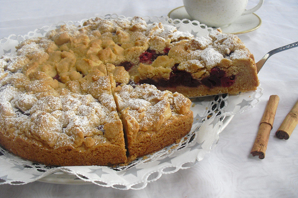 Omas Kirschkrümelkuchen mit Weihnachtsfeeling