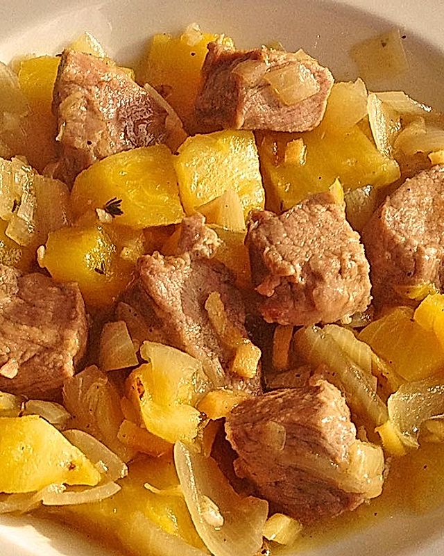 Kreolisches Kalbfleisch mit Ananas, Zwiebeln, Knoblauch und Ingwer