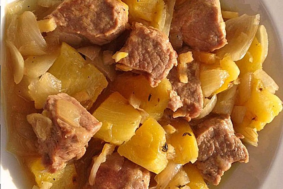 Kreolisches Kalbfleisch mit Ananas, Zwiebeln, Knoblauch und Ingwer