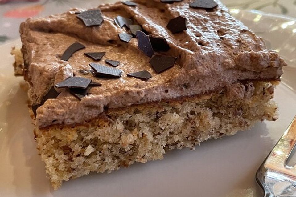 Nusstorte mit Schoko-Kaffee-Sahne