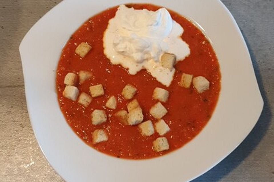 Schnelle Tomaten-Paprika-Suppe