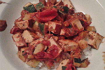 Tofu rosso mit Gemüse und Reis