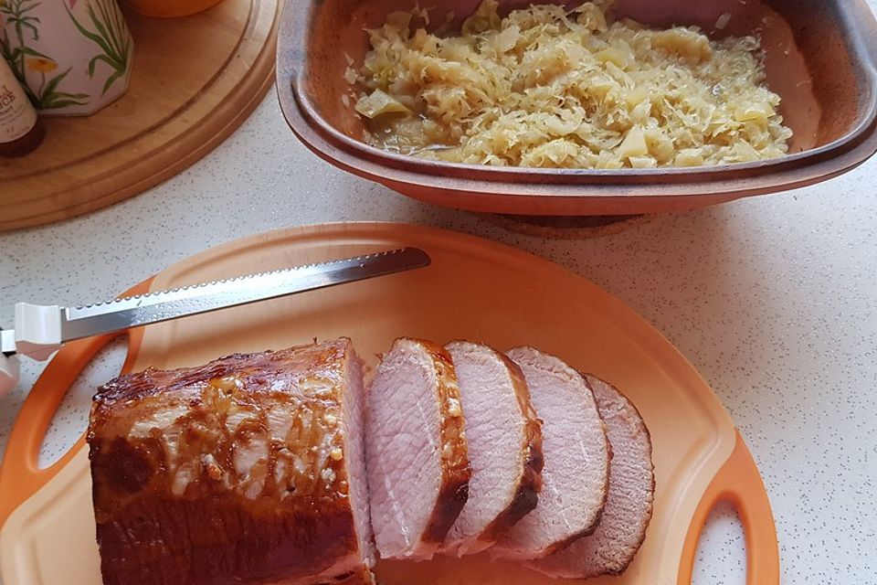 Kasselerbraten mit Sauerkraut aus dem Römertopf