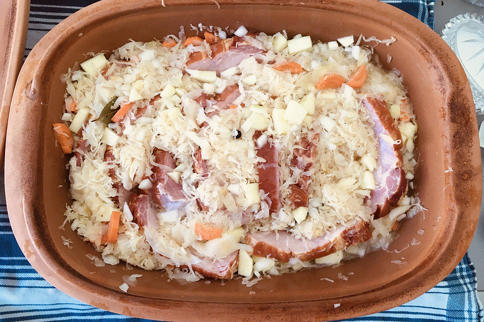 Kasselerbraten mit Sauerkraut aus dem Römertopf