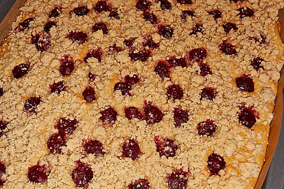 Kirsch-Streusel-Kuchen mit Zimt