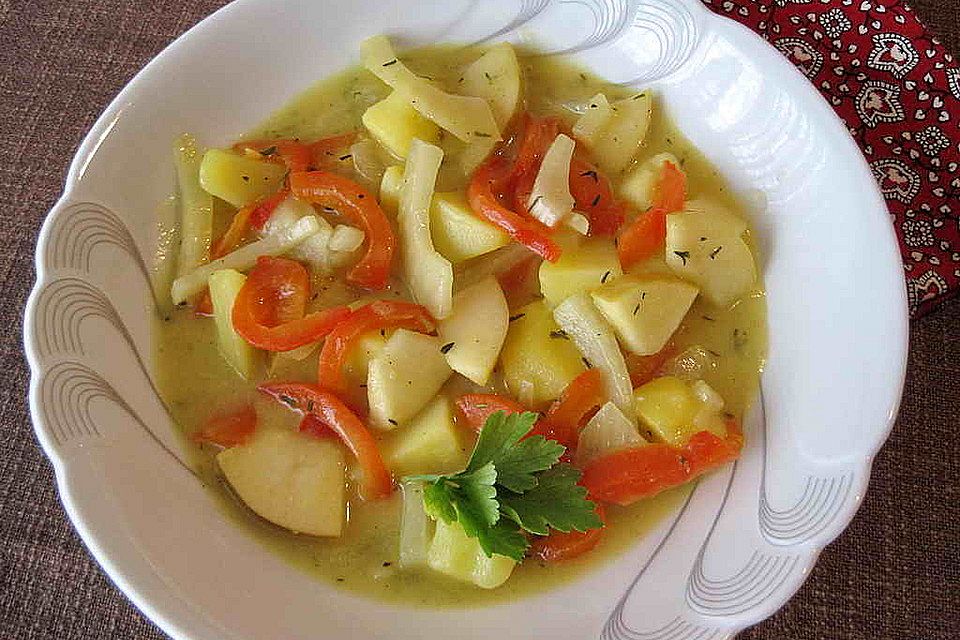 Kartoffel-Apfel-Fenchel-Krensuppe