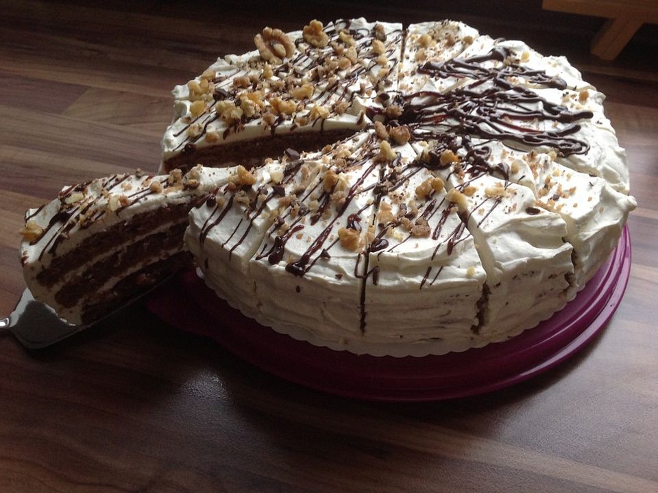 Weihnachtstorte mit Pflaumen und Zimtsahne von jazzblue| Chefkoch