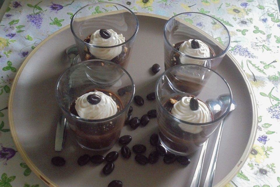 Schokoladenpudding mit Espresso und Amaretto