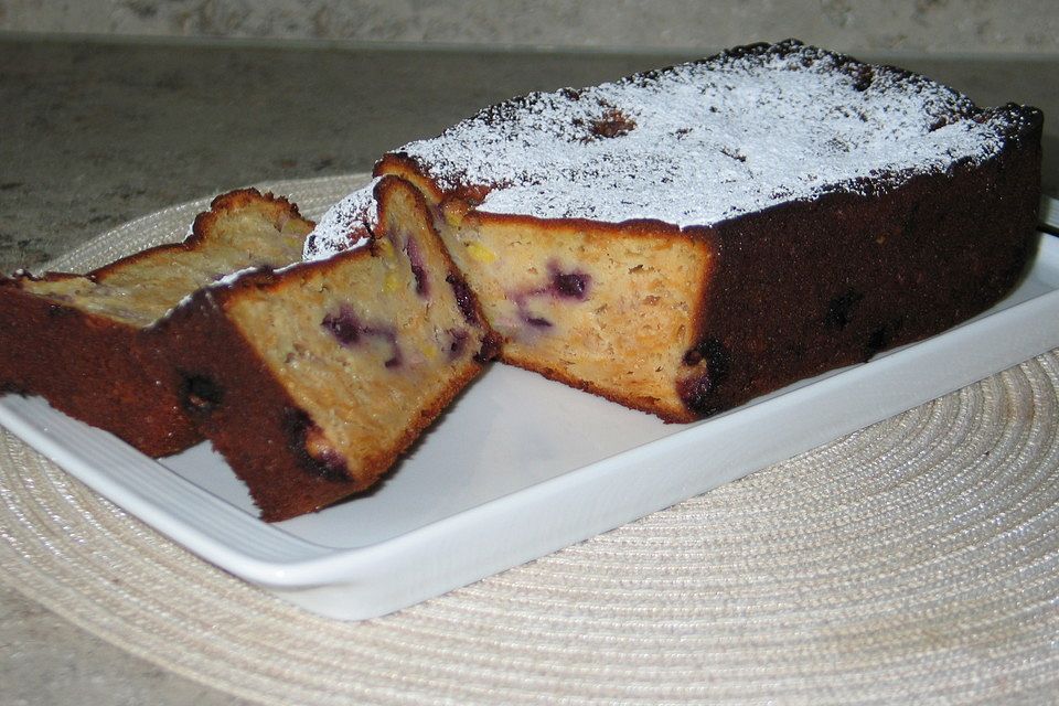 Bananen-Müsli-Kuchen mit Heidelbeeren