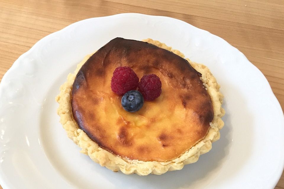 Tartelettes mit Frischkäsecreme und Beeren