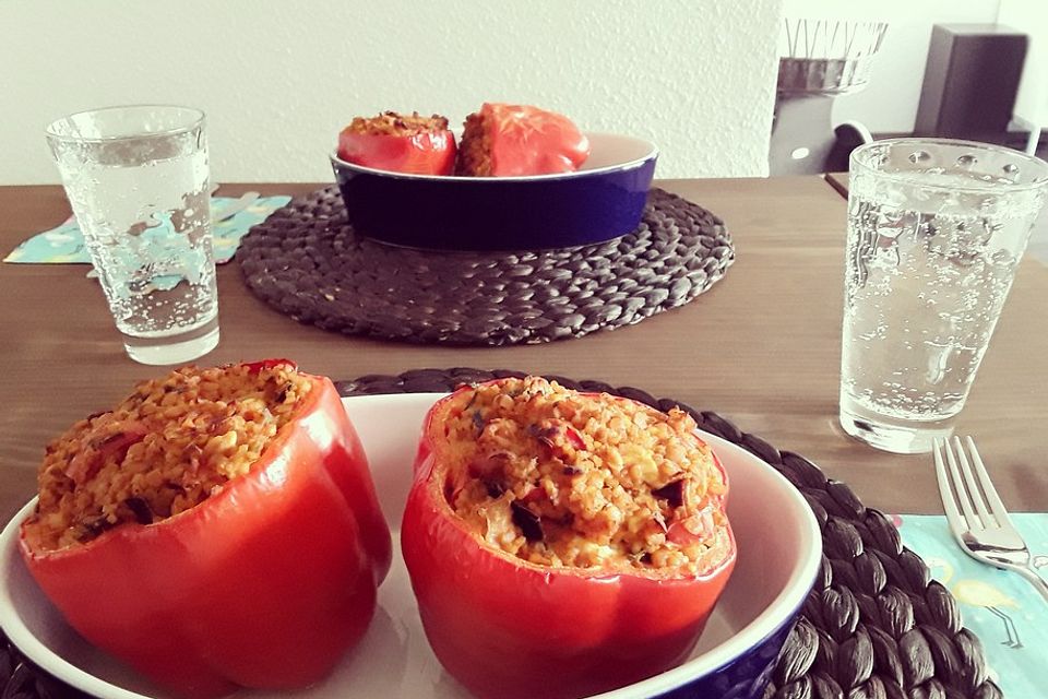 Gefüllte Paprika mit roten Linsen und Bulgur