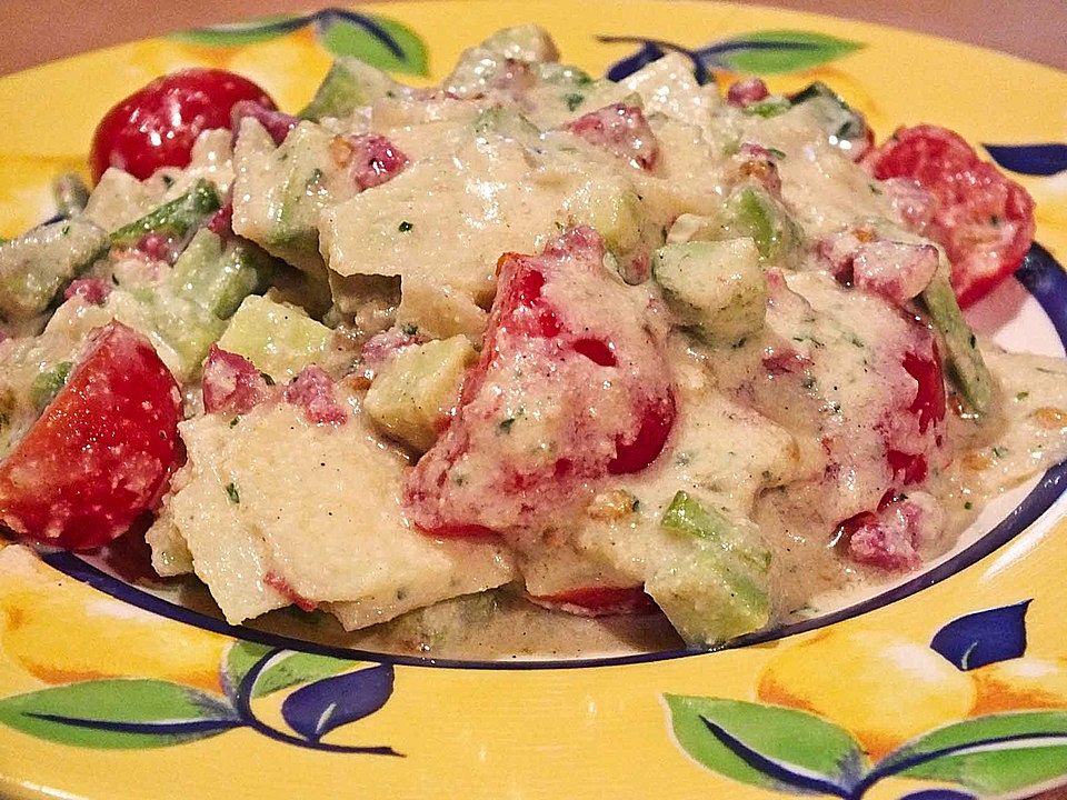Tomatensalat mit Avocado, Apfel und Rührei-Salatsoße von Spirale| Chefkoch