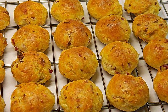 Käse-Schinken-Brötchen mit Röstzwiebeln von zwergenwerke85| Chefkoch Käse-Schinken-Brötchen mit Röstzwiebeln von zwergenwerke85| Chefkoch