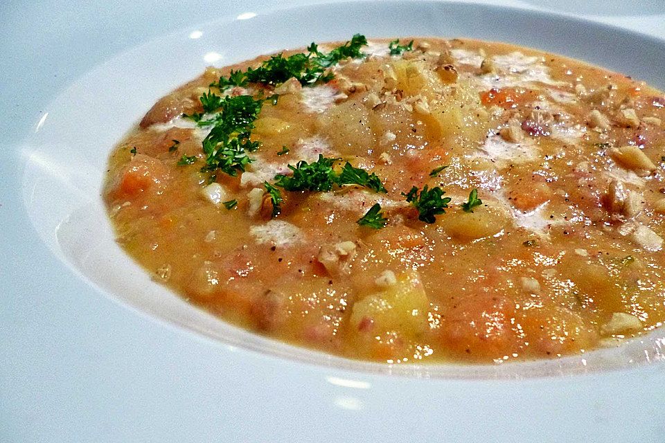 Pikante Gemüse-Kartoffelsuppe mit Apfelkompott