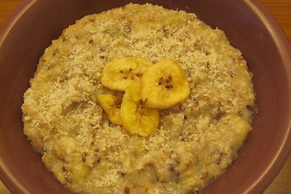 Porridge mit Banane und Ahornsirup