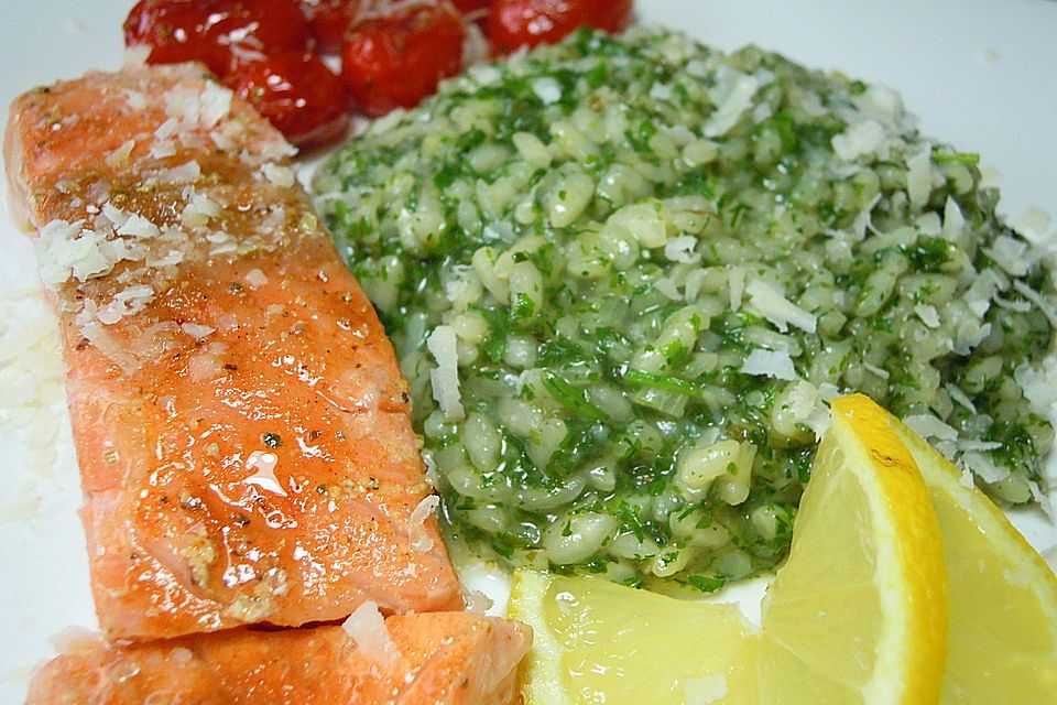 Lachsfilet mit Kräuterrisotto und geschmorten Kirschtomaten