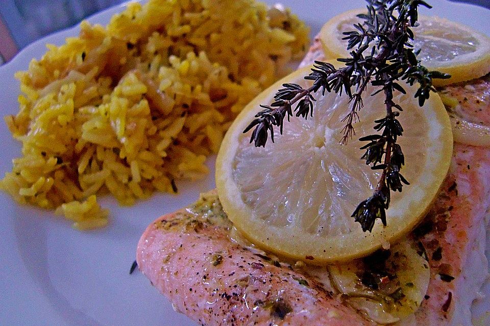 Lachsfilet mit Kräuterrisotto und geschmorten Kirschtomaten